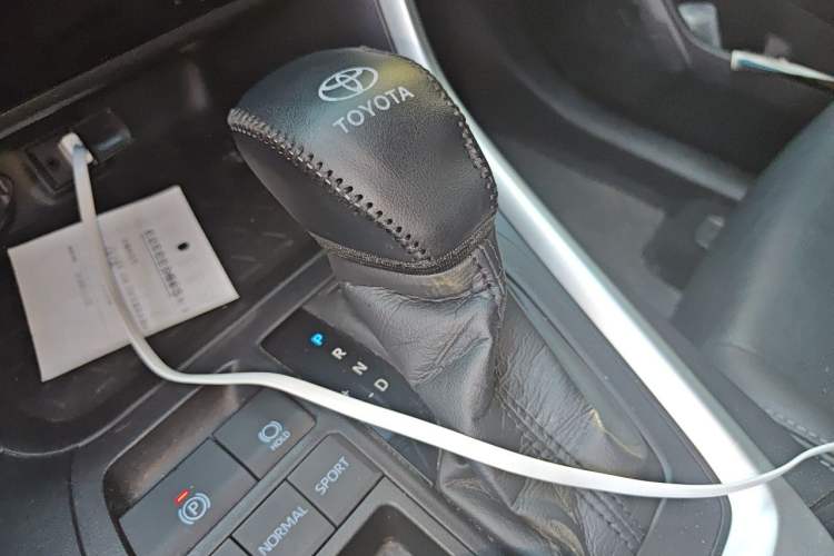 Used Toyota Wildlander 2020 Dual-Engine 2.5L E-CVT Two-Wheel Drive Luxury Edition Gear Lever