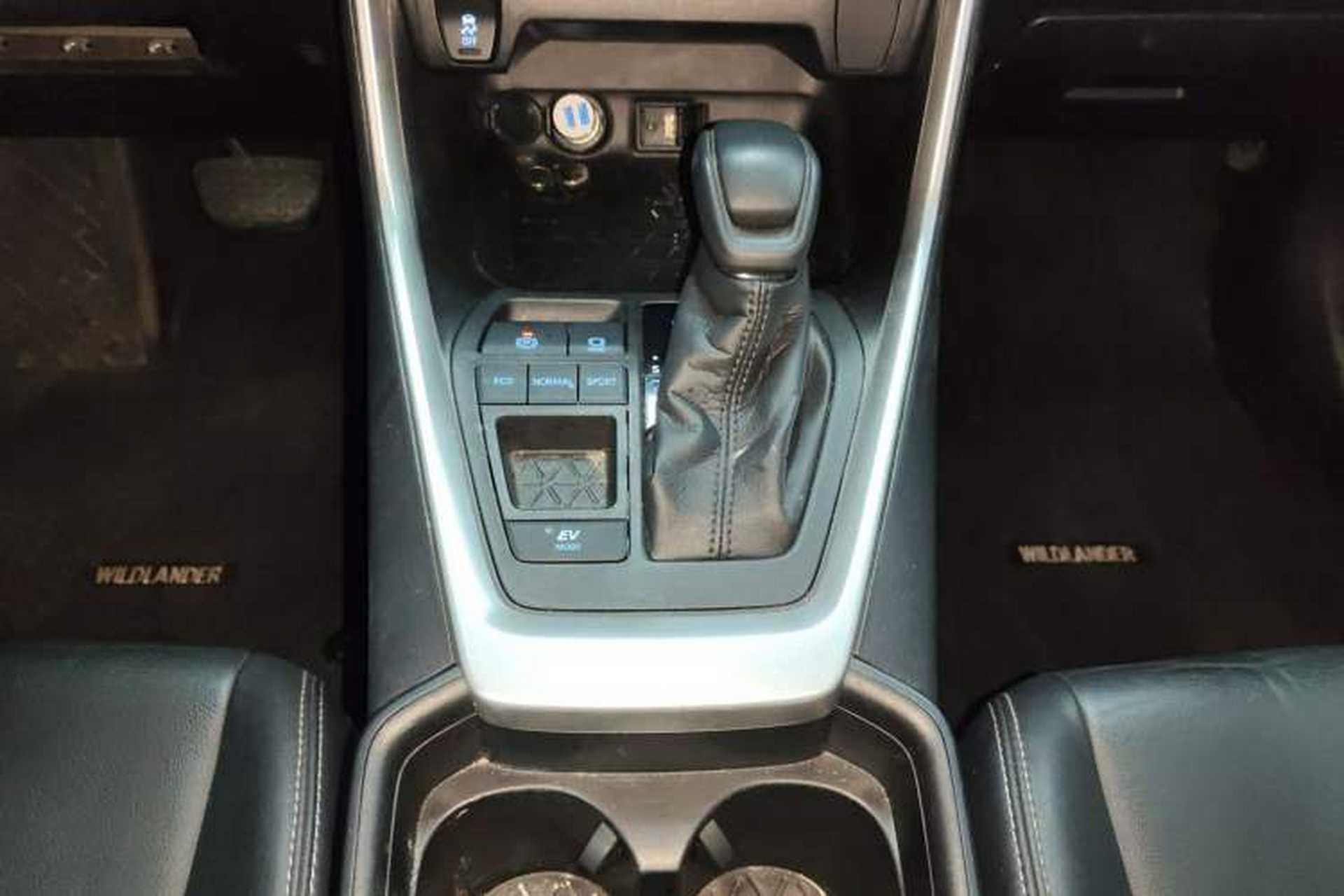 Used Toyota Wildlander 2020 Dual-Engine 2.5L E-CVT Two-Wheel Drive Luxury Edition Gear Lever