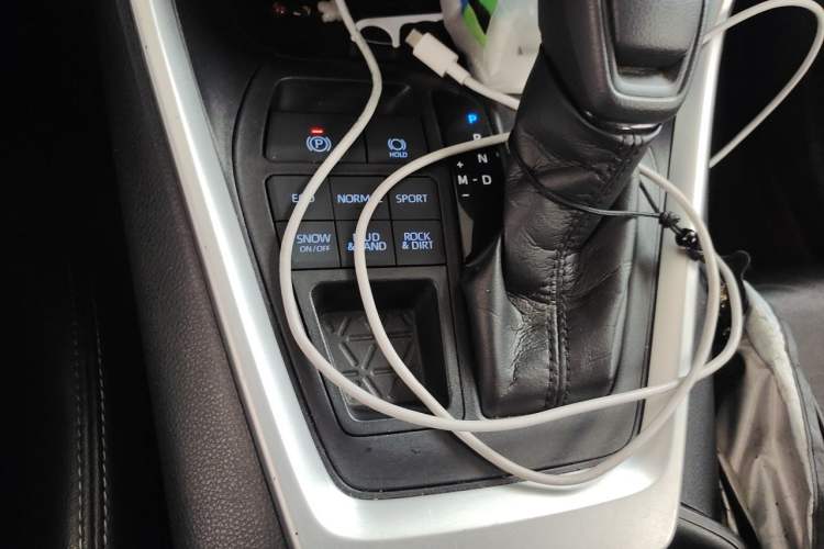 Used Toyota Wildlander 2020 2.0L CVT 4x4 Luxury Edition Gear Lever