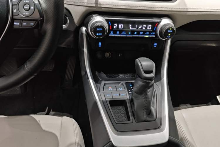 Used Toyota Wildlander 2020 2.0L CVT Two-Wheel Drive Luxury Edition Gear Lever