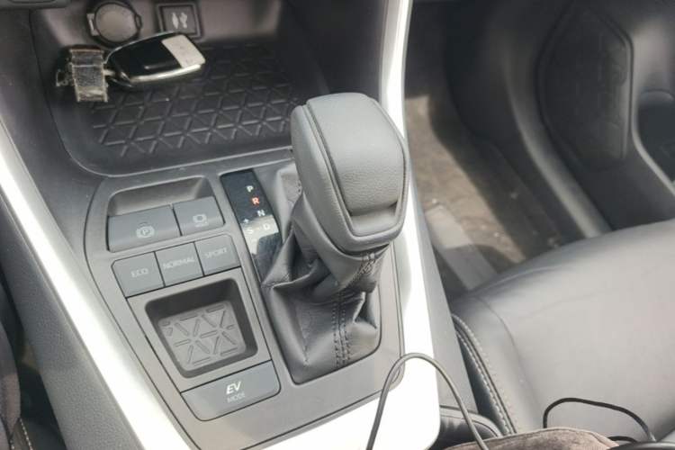 Used Toyota Wildlander 2020 Dual-Engine 2.5L E-CVT Two-Wheel Drive Luxury Edition Gear Lever