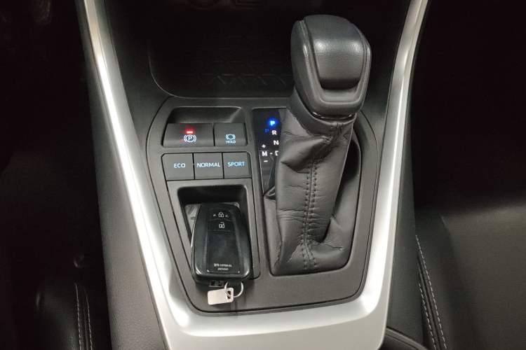 Used Toyota Wildlander 2020 2.0L CVT Two-Wheel Drive Luxury Edition Gear Lever
