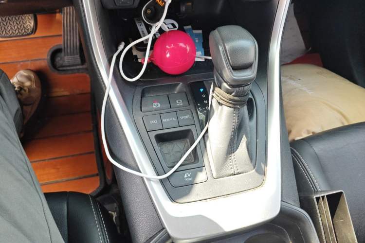 Used Toyota Wildlander 2020 Dual-Engine 2.5L E-CVT Two-Wheel Drive Luxury Edition Gear Lever