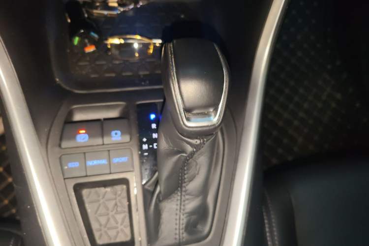 Used Toyota Wildlander 2020 2.0L CVT Two-Wheel Drive Prestige Edition Gear Lever