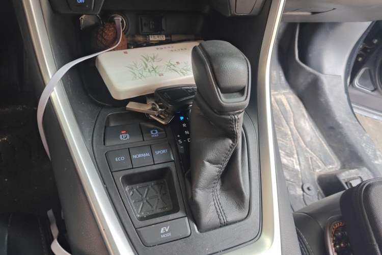 Used Toyota Wildlander 2020 Dual-Engine 2.5L E-CVT Two-Wheel Drive Luxury Edition Gear Lever