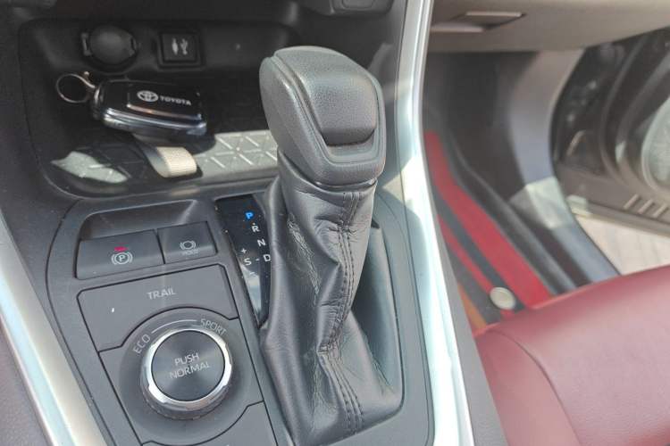 Used Toyota Wildlander 2020 Dual-Motor 2.5L E-CVT Four-Wheel Drive Luxury Edition Gear Lever