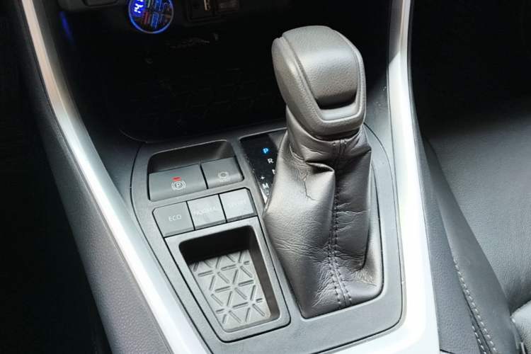 Used Toyota Wildlander 2020 2.0L CVT Two-Wheel Drive Luxury Edition Gear Lever