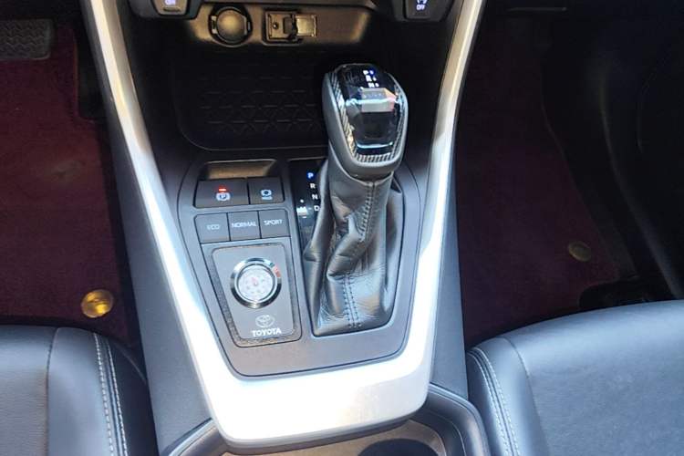 Used Toyota Wildlander 2020 2.0L CVT Two-Wheel Drive Luxury Edition Gear Lever