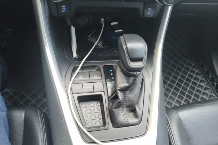 Used Toyota Wildlander 2020 2.0L CVT Two-Wheel Drive Luxury Edition Gear Lever