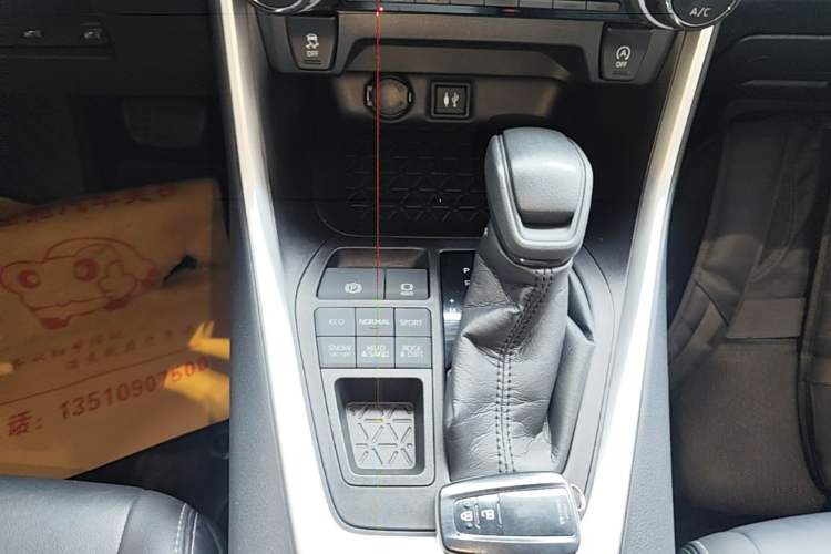 Used Toyota Wildlander 2020 2.0L CVT 4x4 Luxury Edition Gear Lever
