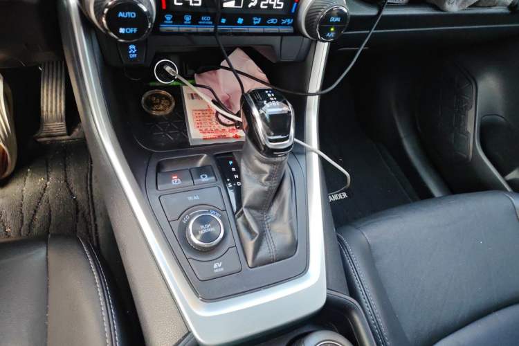 Used Toyota Wildlander 2020 Dual-Motor 2.5L E-CVT Four-Wheel Drive Luxury Edition Gear Lever