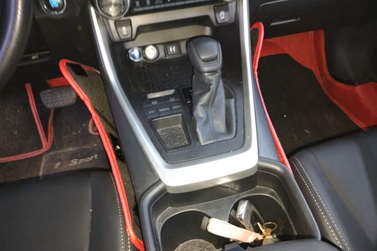Used Toyota Wildlander 2020 2.0L CVT Two-Wheel Drive Luxury Edition Gear Lever