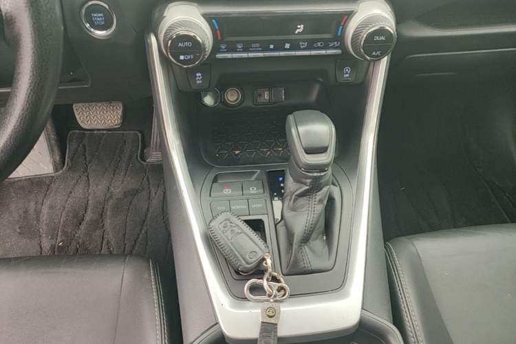 Used Toyota Wildlander 2020 2.0L CVT Two-Wheel Drive Luxury Edition Gear Lever