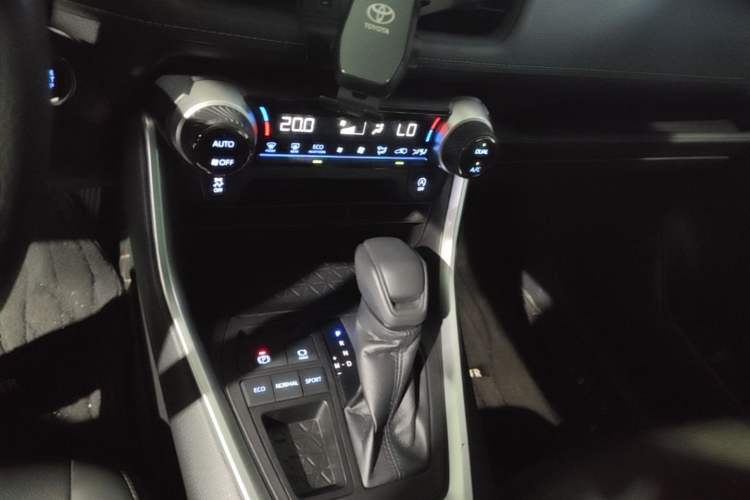 Used Toyota Wildlander 2020 2.0L CVT Two-Wheel Drive Luxury Edition Gear Lever
