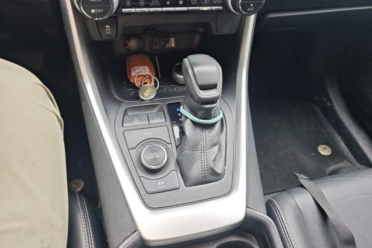 Used Toyota Wildlander 2020 Dual-Motor 2.5L E-CVT Four-Wheel Drive Luxury Edition Gear Lever