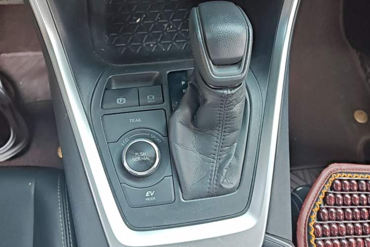 Used Toyota Wildlander 2020 Dual-Motor 2.5L E-CVT Four-Wheel Drive Luxury Edition Gear Lever