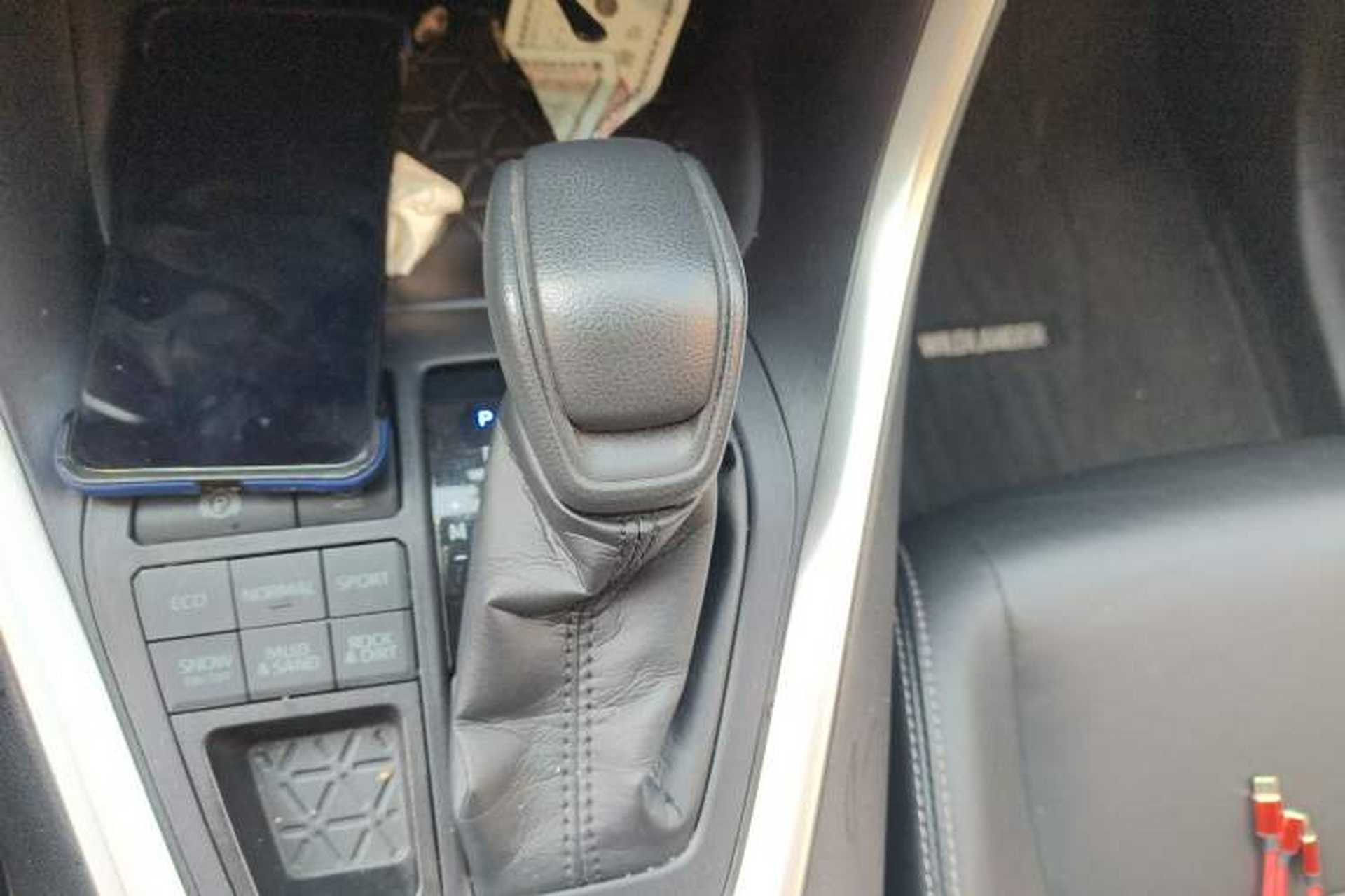 Used Toyota Wildlander 2020 2.0L CVT 4x4 Luxury Edition Gear Lever