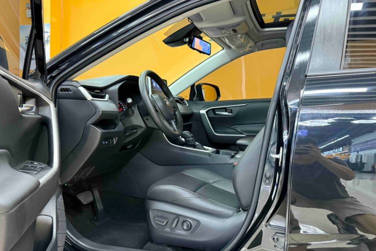 Used Toyota Wildlander 2020 2.0L CVT 4x4 Luxury Edition Interior 1