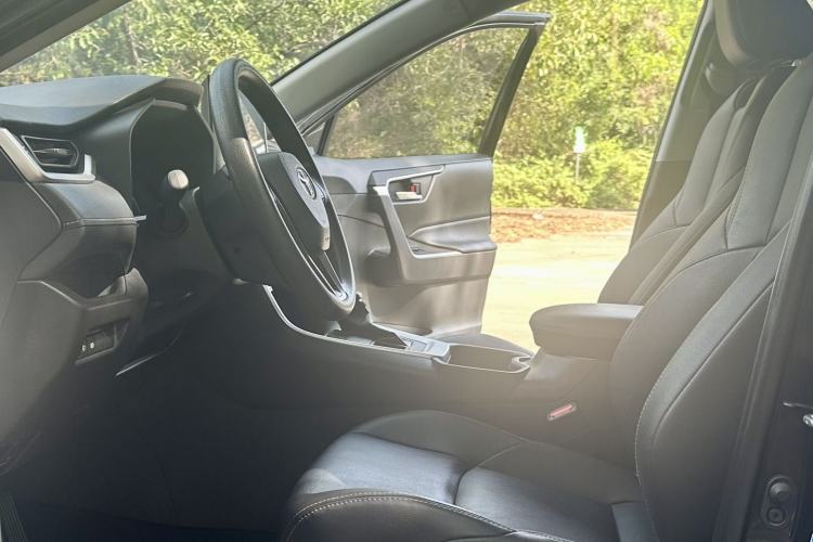 Used Toyota Wildlander 2020 2.0L CVT 4x4 Luxury Edition Interior 1