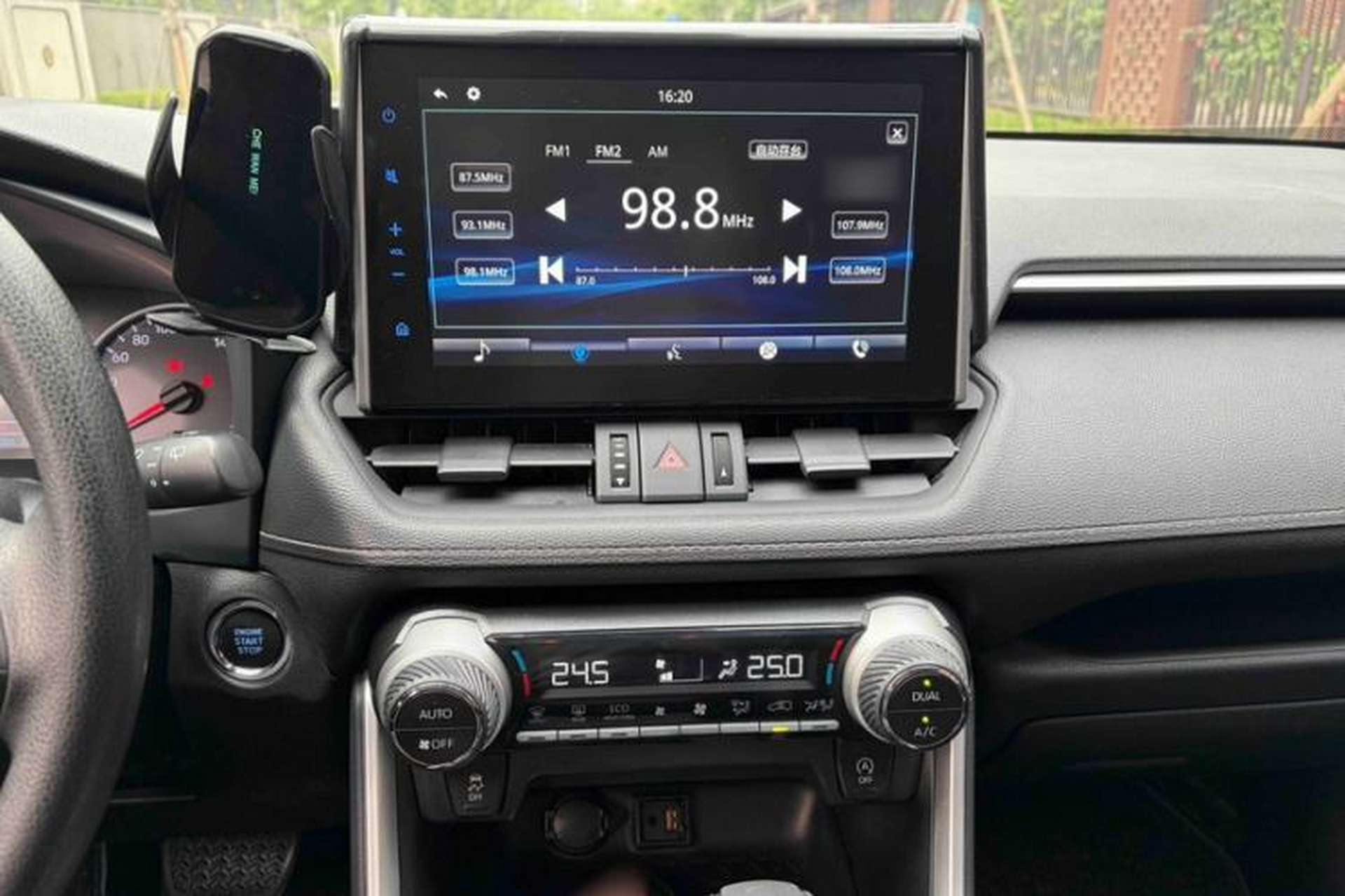 Used Toyota Wildlander 2020 2.0L CVT 4x4 Luxury Edition Interior 11