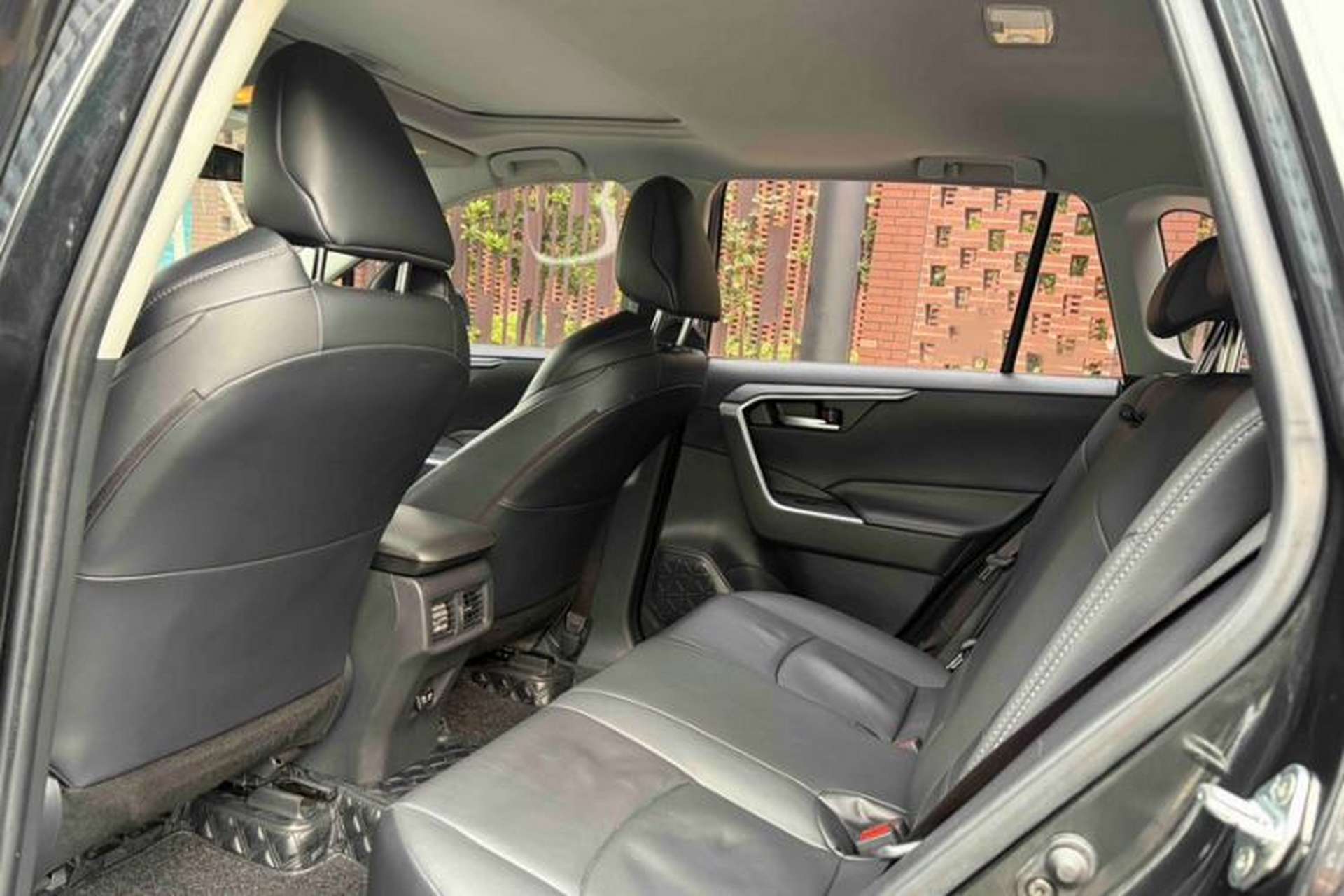 Used Toyota Wildlander 2020 2.0L CVT 4x4 Luxury Edition Interior 2
