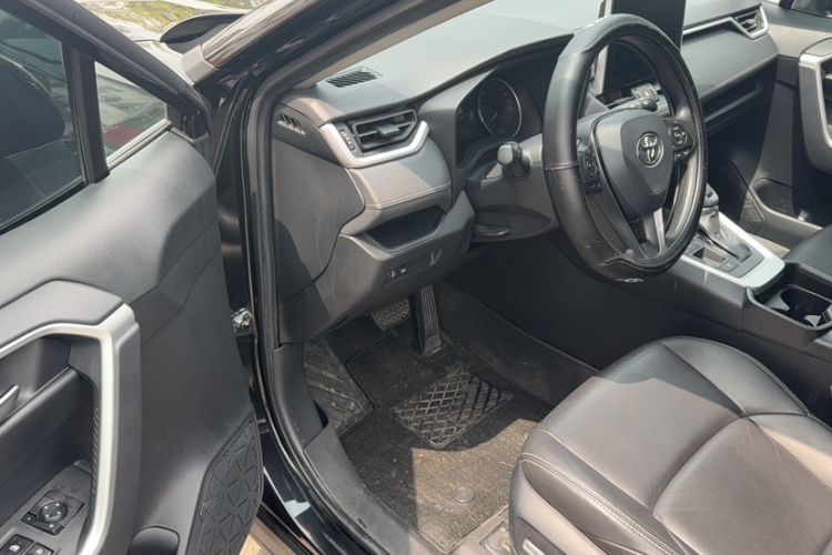 Used Toyota Wildlander 2020 Dual-Engine 2.5L E-CVT Two-Wheel Drive Luxury Edition Interior 2