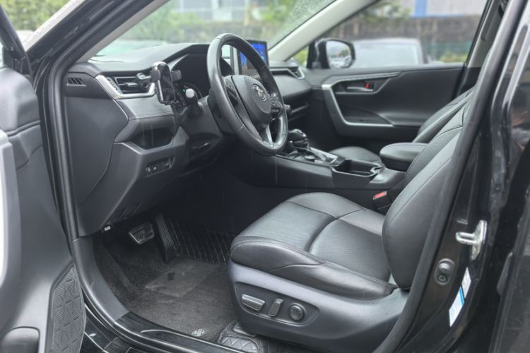 Used Toyota Wildlander 2020 2.0L CVT Four-Wheel Drive Premium Edition Interior 2