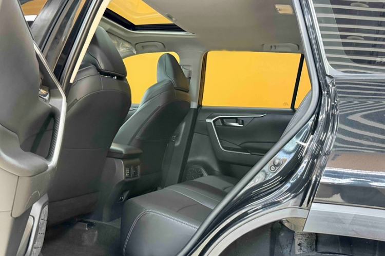 Used Toyota Wildlander 2020 2.0L CVT 4x4 Luxury Edition Interior 2