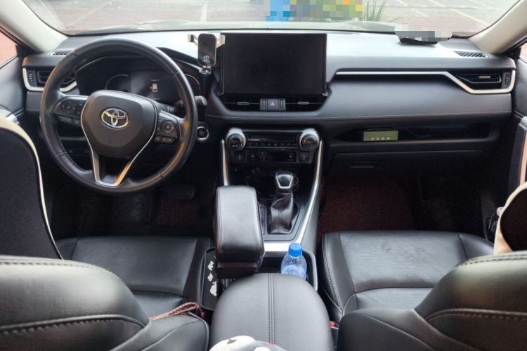 Used Toyota Wildlander 2020 2.0L CVT Four-Wheel Drive Premium Edition Interior 2