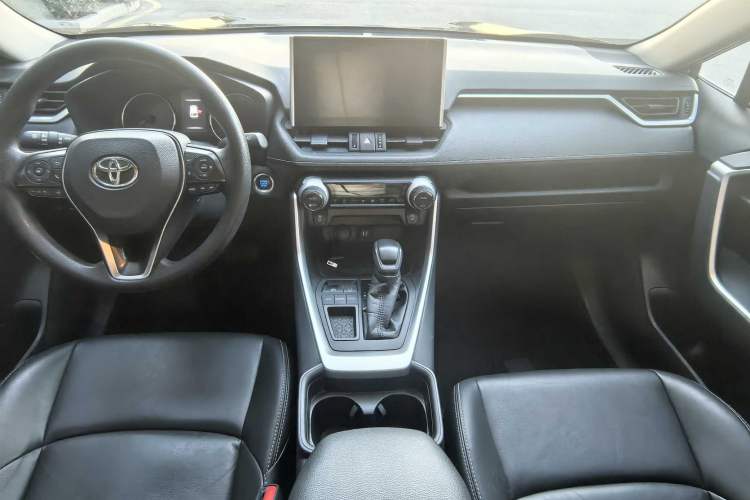 Used Toyota Wildlander 2020 2.0L CVT Two-Wheel Drive Luxury Edition Interior 2