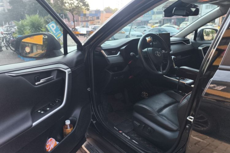 Used Toyota Wildlander 2020 2.0L CVT Four-Wheel Drive Premium Edition Interior 3