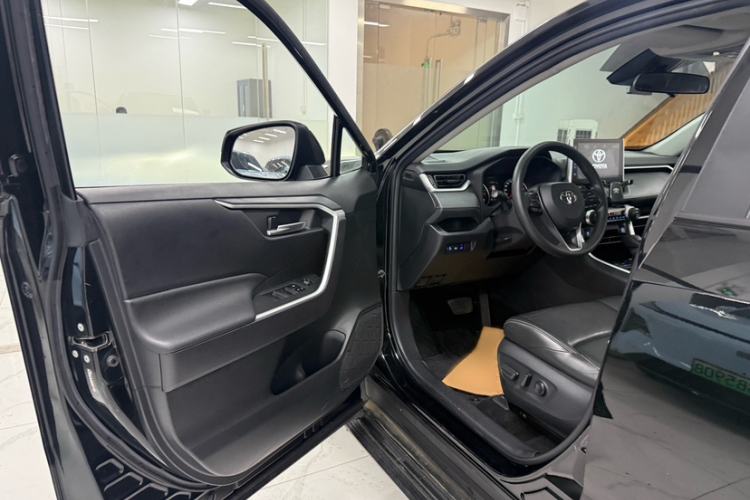 Used Toyota Wildlander 2020 2.0L CVT Two-Wheel Drive Luxury Edition Interior 3