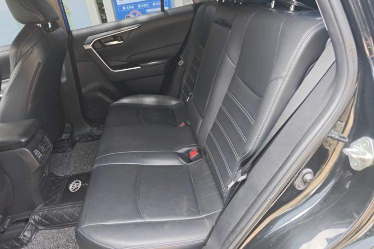 Used Toyota Wildlander 2020 2.0L CVT Two-Wheel Drive Luxury Edition Interior 4
