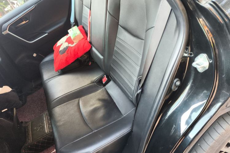 Used Toyota Wildlander 2020 2.0L CVT Four-Wheel Drive Premium Edition Interior 4