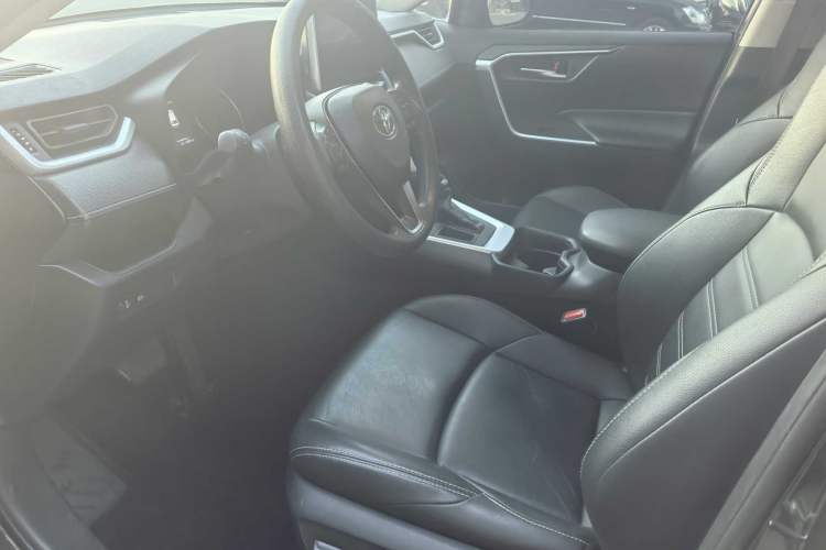 Used Toyota Wildlander 2020 2.0L CVT Two-Wheel Drive Luxury Edition Interior 4