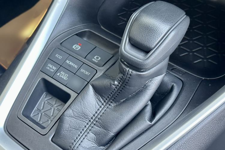 Used Toyota Wildlander 2020 2.0L CVT 4x4 Luxury Edition Interior 4