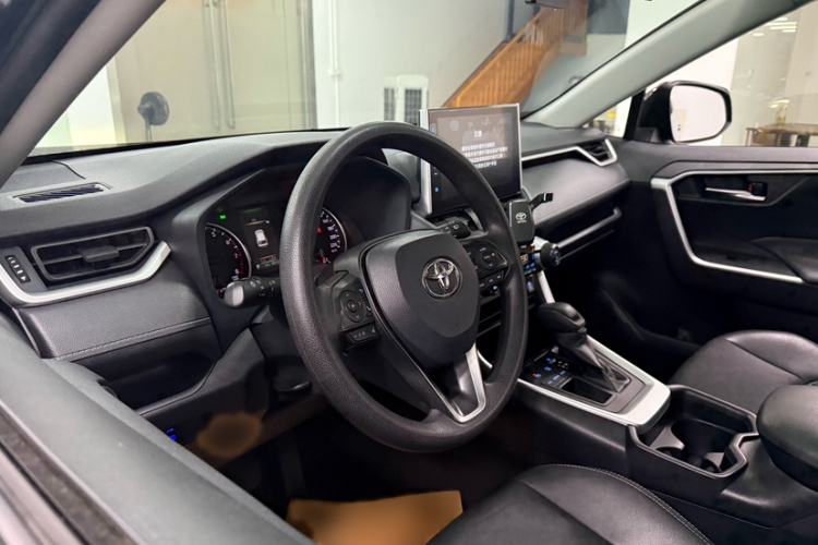 Used Toyota Wildlander 2020 2.0L CVT Two-Wheel Drive Luxury Edition Interior 4