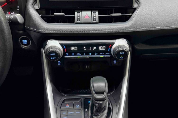 Used Toyota Wildlander 2020 2.0L CVT 4x4 Luxury Edition Interior 5