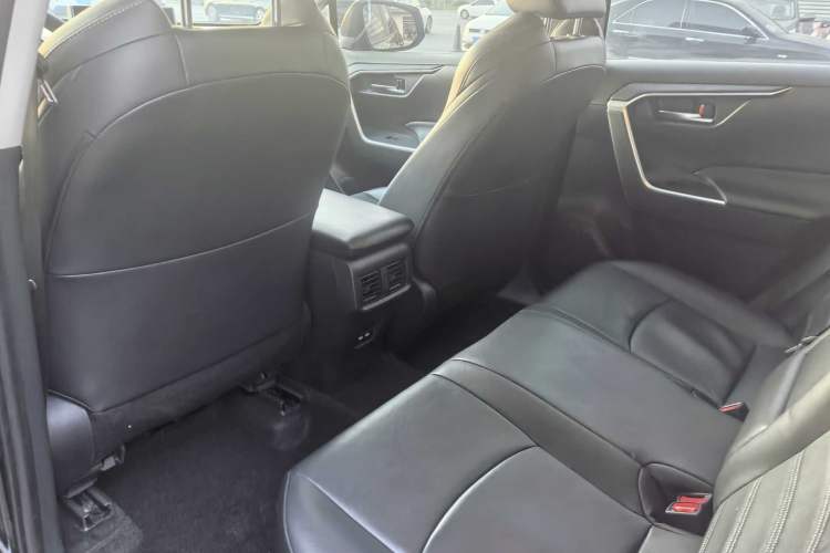Used Toyota Wildlander 2020 2.0L CVT Two-Wheel Drive Luxury Edition Interior 5