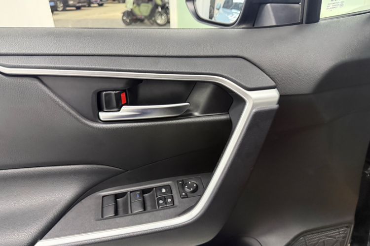Used Toyota Wildlander 2020 2.0L CVT Two-Wheel Drive Luxury Edition Interior 7
