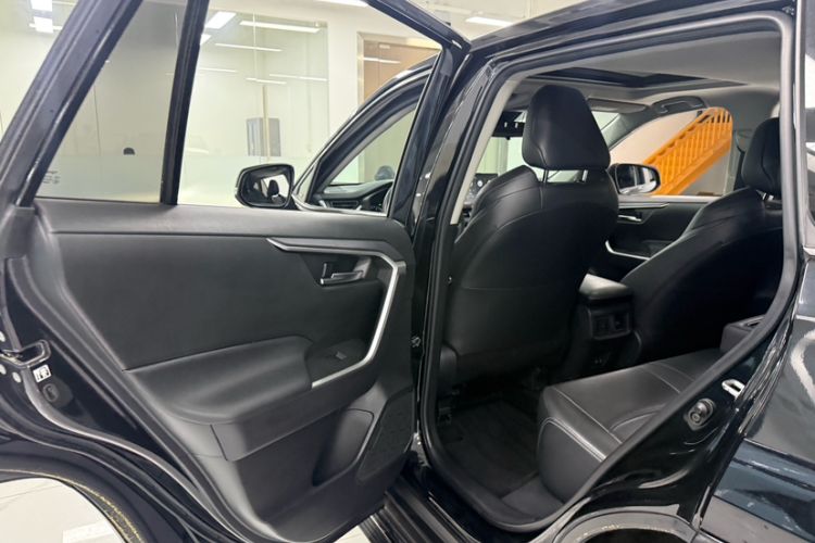 Used Toyota Wildlander 2020 2.0L CVT Two-Wheel Drive Luxury Edition Interior 8
