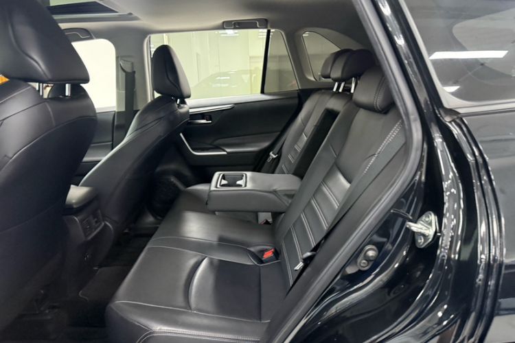 Used Toyota Wildlander 2020 2.0L CVT Two-Wheel Drive Luxury Edition Interior 9