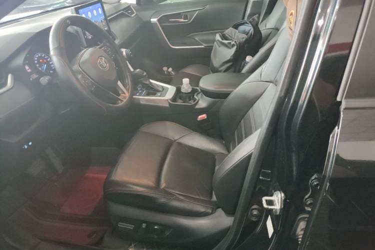 Used Toyota Wildlander 2020 Dual-Engine 2.5L E-CVT Two-Wheel Drive Luxury Edition Left Front Seat