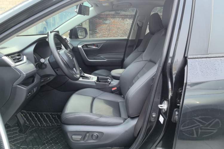 Used Toyota Wildlander 2020 2.0L CVT Two-Wheel Drive Luxury Edition Left Front Seat