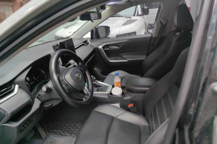 Used Toyota Wildlander 2020 2.0L CVT 4x4 Luxury Edition Left Front Seat
