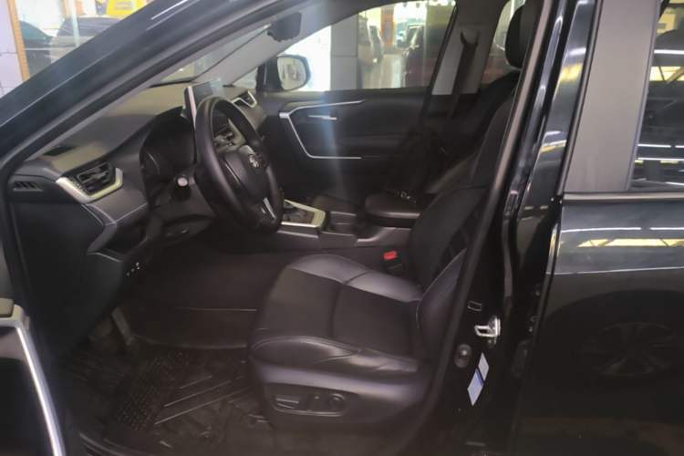 Used Toyota Wildlander 2020 2.0L CVT 4x4 Luxury Edition Left Front Seat