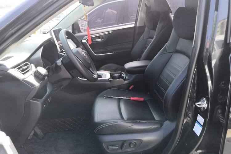 Used Toyota Wildlander 2020 2.0L CVT 4x4 Luxury Edition Left Front Seat