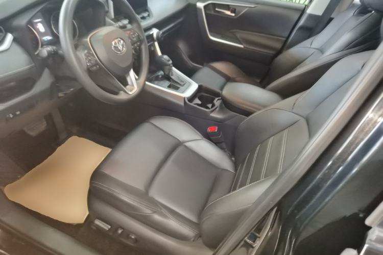 Used Toyota Wildlander 2020 2.0L CVT 4x4 Luxury Edition Left Front Seat