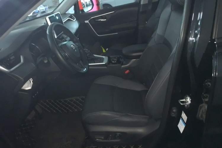 Used Toyota Wildlander 2020 2.0L CVT 4x4 Luxury Edition Left Front Seat