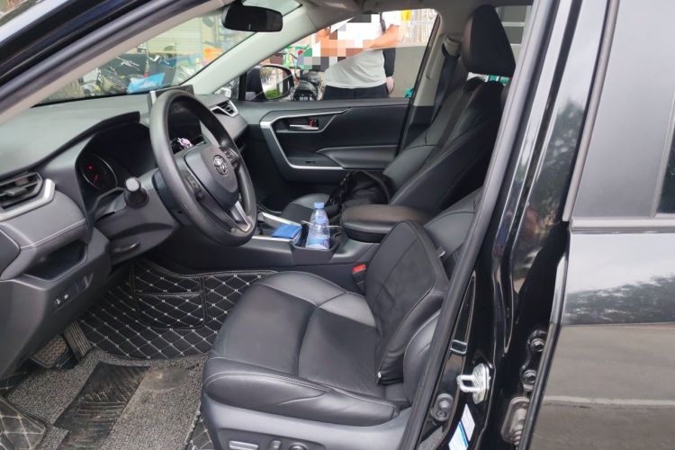Used Toyota Wildlander 2020 2.0L CVT 4x4 Luxury Edition Left Front Seat